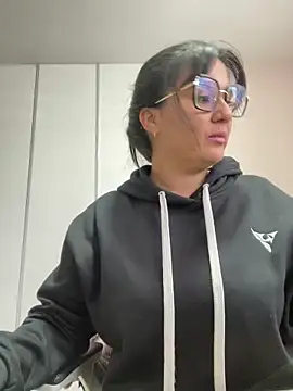 Snapshot of SWEETLILY18 chatting on January 31, 2:17 pm SWEETLILY18 online show from January 31, 2:17 pm