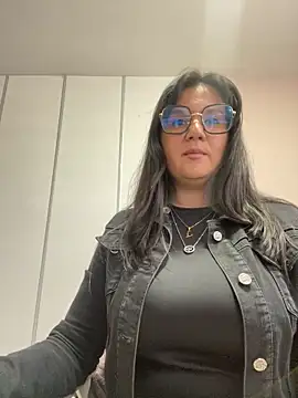 Snapshot of SWEETLILY18 chatting on February 1, 2:45 pm SWEETLILY18 online show from February 1, 2:45 pm