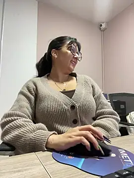 Snapshot of SWEETLILY18 chatting on February 4, 11:16 am SWEETLILY18 online show from February 4, 11:16 am