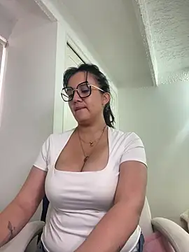 Snapshot of SWEETLILY18 chatting on February 5, 9:18 pm SWEETLILY18 online show from February 5, 9:18 pm