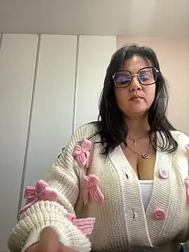 Snapshot of SWEETLILY18 chatting on February 6, 2:37 pm SWEETLILY18 online show from February 6, 2:37 pm