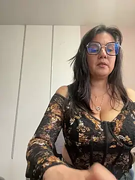 Snapshot of SWEETLILY18 chatting on February 8, 2:27 pm SWEETLILY18 online show from February 8, 2:27 pm