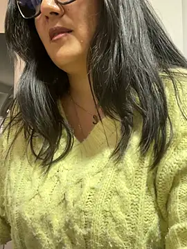 Snapshot of SWEETLILY18 chatting on February 9, 6:05 pm SWEETLILY18 online show from February 9, 6:05 pm