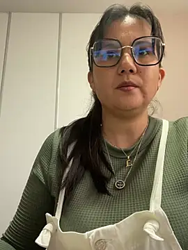 Snapshot of SWEETLILY18 chatting on February 11, 2:35 pm SWEETLILY18 online show from February 11, 2:35 pm