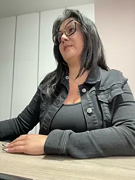 Snapshot of SWEETLILY18 chatting on February 19, 11:28 am SWEETLILY18 online show from February 19, 11:28 am