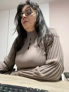 Snapshot of SWEETLILY18 chatting on February 21, 11:11 am SWEETLILY18 online show from February 21, 11:11 am