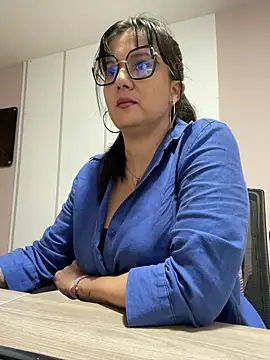 Snapshot of SWEETLILY18 chatting on February 24, 11:21 am SWEETLILY18 online show from February 24, 11:21 am