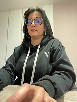 Snapshot of SWEETLILY18 chatting on February 25, 11:30 am SWEETLILY18 online show from February 25, 11:30 am