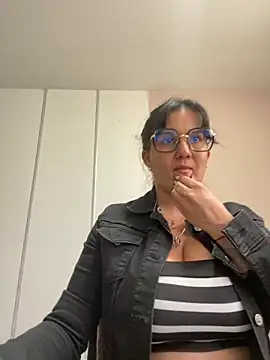 Snapshot of SWEETLILY18 chatting on March 4, 2:21 pm SWEETLILY18 online show from March 4, 2:21 pm