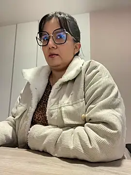 Snapshot of SWEETLILY18 chatting on March 5, 11:28 am SWEETLILY18 online show from March 5, 11:28 am