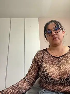 Snapshot of SWEETLILY18 chatting on March 5, 2:45 pm SWEETLILY18 online show from March 5, 2:45 pm