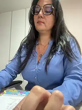 Snapshot of SWEETLILY18 chatting on March 11, 11:23 am SWEETLILY18 online show from March 11, 11:23 am