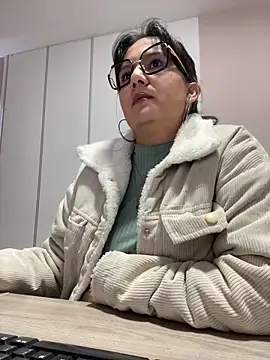 Snapshot of SWEETLILY18 chatting on March 14, 11:34 am SWEETLILY18 online show from March 14, 11:34 am