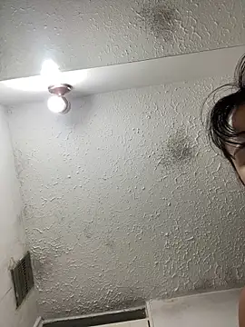 Snapshot of SWEETLILY18 chatting on March 19, 9:49 am SWEETLILY18 online show from March 19, 9:49 am