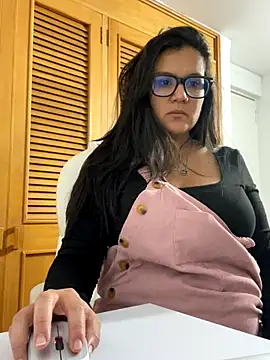 Snapshot of SWEETLILY18 chatting on October 7, 10:40 pm SWEETLILY18 online show from October 7, 10:40 pm