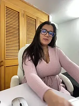 Snapshot of SWEETLILY18 chatting on October 8, 10:51 pm SWEETLILY18 online show from October 8, 10:51 pm