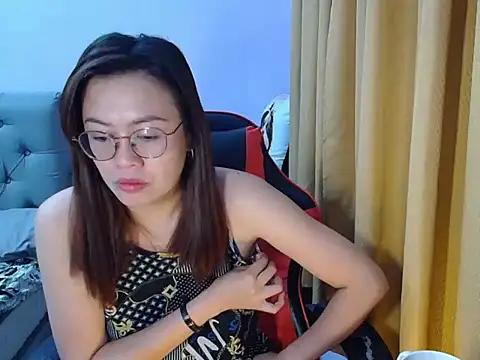 crizzybel online show from June 2, 8:00 pm