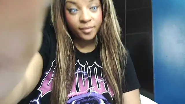 Snapshot of ExoticEmpress18 chatting on November 15, 12:08 am ExoticEmpress18 online show from November 15, 12:08 am