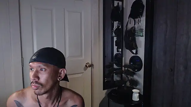 Snapshot of inc25cb@xh chatting on February 9, 6:01 am inc25cbxh online show from February 9, 6:01 am