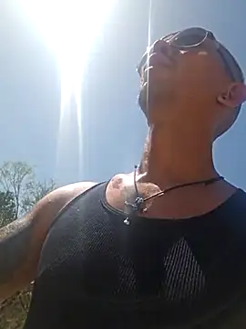 Snapshot of inc25cb@xh chatting on March 18, 6:15 pm inc25cbxh online show from March 18, 6:15 pm