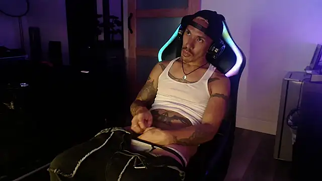 Snapshot of inc25cb@xh chatting on October 18, 8:15 am inc25cbxh online show from October 18, 8:15 am