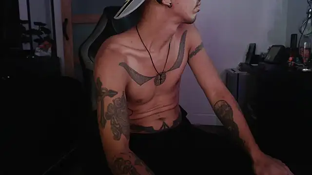 Snapshot of inc25cb@xh chatting on October 25, 4:53 am inc25cbxh online show from October 25, 4:53 am