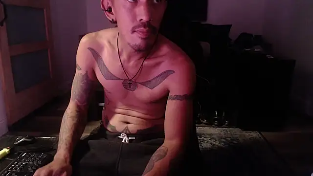 Snapshot of inc25cb@xh chatting on December 1, 8:41 am inc25cbxh online show from December 1, 8:41 am