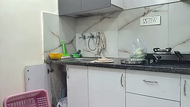 Snapshot of Zoya_Varma004 chatting on January 21, 2:22 am Zoya Varma004 online show from January 21, 2:22 am