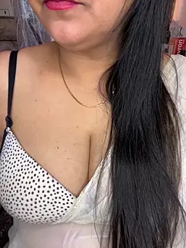 Snapshot of Zoya_Varma004 chatting on November 10, 5:17 am Zoya Varma004 online show from November 10, 5:17 am