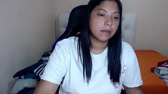 Leylafourniert online show from December 13, 8:14 pm