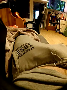 anonymus9006 online show from December 18, 2:23 pm