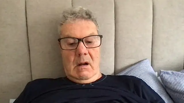 Snapshot of Oldpistolpete chatting on November 5, 10:04 am Oldpistolpete online show from November 5, 10:04 am