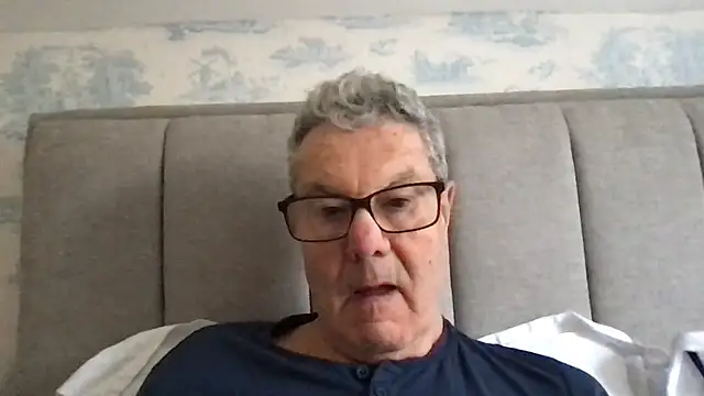 Snapshot of Oldpistolpete chatting on November 11, 9:42 am Oldpistolpete online show from November 11, 9:42 am