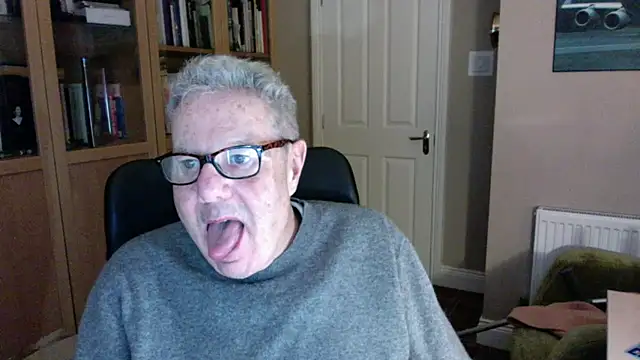 Snapshot of Oldpistolpete chatting on December 4, 7:00 pm Oldpistolpete online show from December 4, 7:00 pm