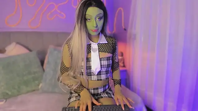 Snapshot of Sofly_s chatting on October 31, 12:17 pm Sofly s online show from October 31, 12:17 pm