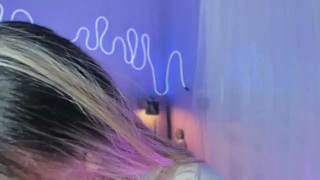 Snapshot of Sofly_s chatting on November 23, 3:28 am Sofly s online show from November 23, 3:28 am