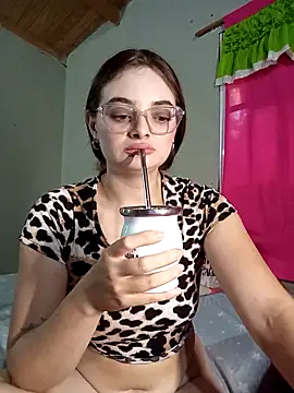 Emmacut online show from April 8, 9:04 pm