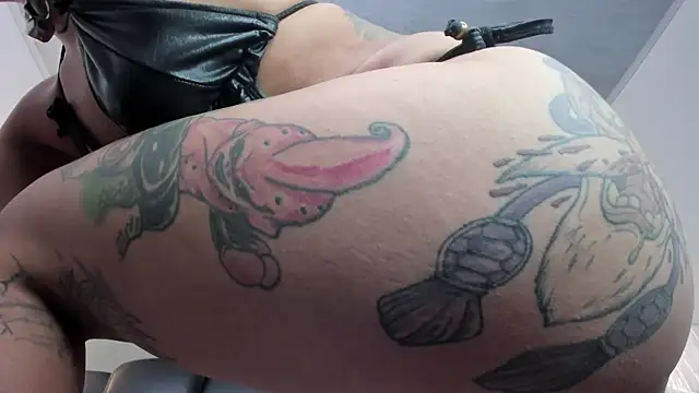 miss vaiolette online show from February 18, 2:16 pm