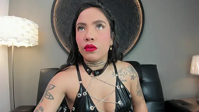 miss vaiolette online show from February 21, 11:01 am