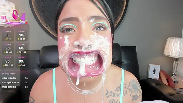 miss vaiolette online show from February 27, 2:10 pm