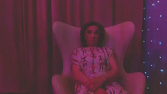 julia renard online show from February 2, 12:40 am