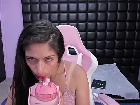 Snapshot of AnnyMilet_ chatting on November 7, 11:05 pm AnnyMilet online show from November 7, 11:05 pm