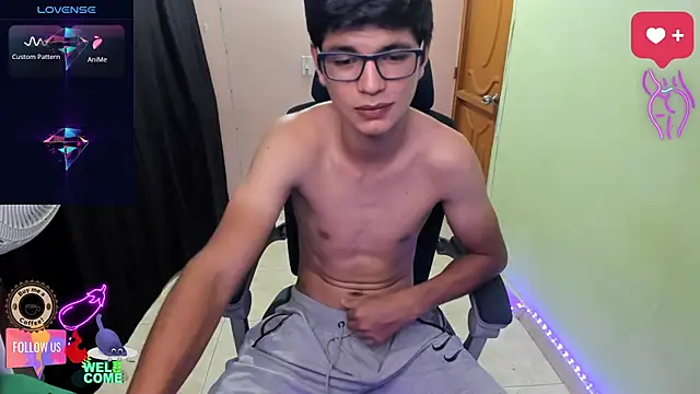 Snapshot of GoldenProject chatting on October 30, 2:13 am GoldenProject online show from October 30, 2:13 am