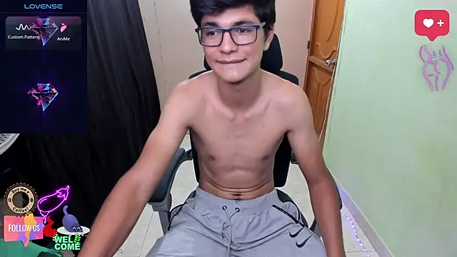 Snapshot of GoldenProject chatting on November 14, 2:10 am GoldenProject online show from November 14, 2:10 am