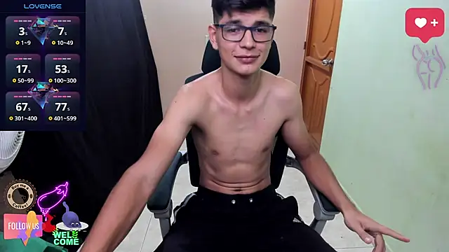 Snapshot of GoldenProject chatting on November 22, 2:21 am GoldenProject online show from November 22, 2:21 am