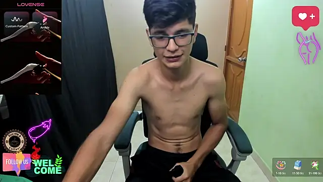 Snapshot of GoldenProject chatting on November 30, 2:37 am GoldenProject online show from November 30, 2:37 am