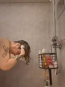 Snapshot of callmelouve chatting on February 19, 11:17 am callmelouve online show from February 19, 11:17 am