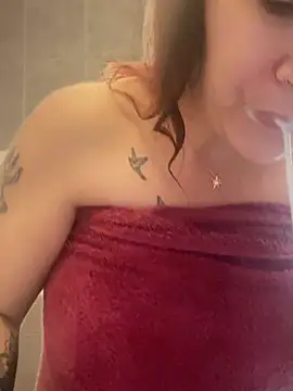 Snapshot of callmelouve chatting on February 27, 1:38 pm callmelouve online show from February 27, 1:38 pm