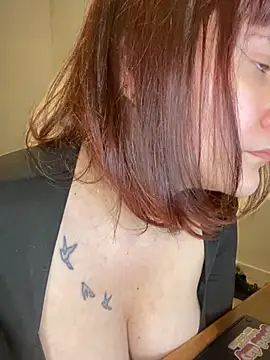 Snapshot of callmelouve chatting on March 1, 2:44 pm callmelouve online show from March 1, 2:44 pm