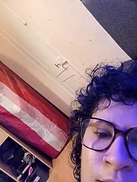 Snapshot of callmelouve chatting on September 20, 8:21 pm callmelouve online show from September 20, 8:21 pm